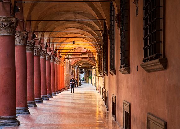New Images > Bologna The City of Porticoes in the photos of Luigi Vaccarella